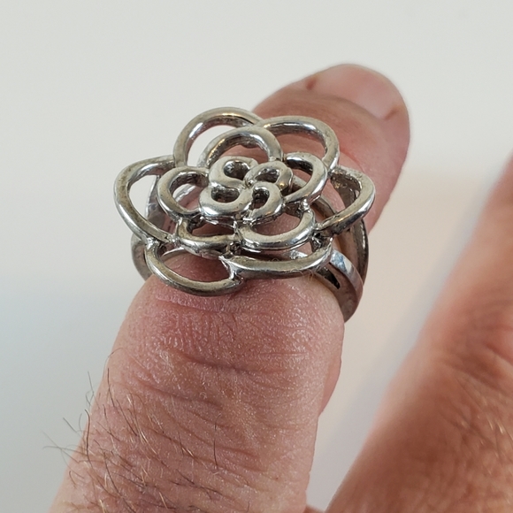 Large Sterling Silver Floral Flower Ring Size  7 - Picture 5 of 5